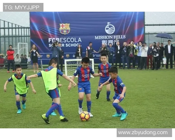 足球巨星小罗亲临成都与球迷互动共庆足球盛宴 足球巨星小罗亲临成都与球迷互动共庆足球盛宴